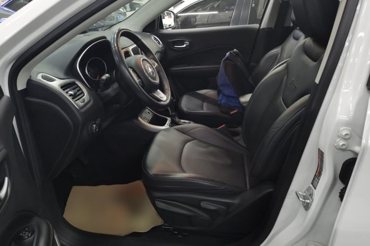 Used  Compass 2017 200T Automatic Family Edition
