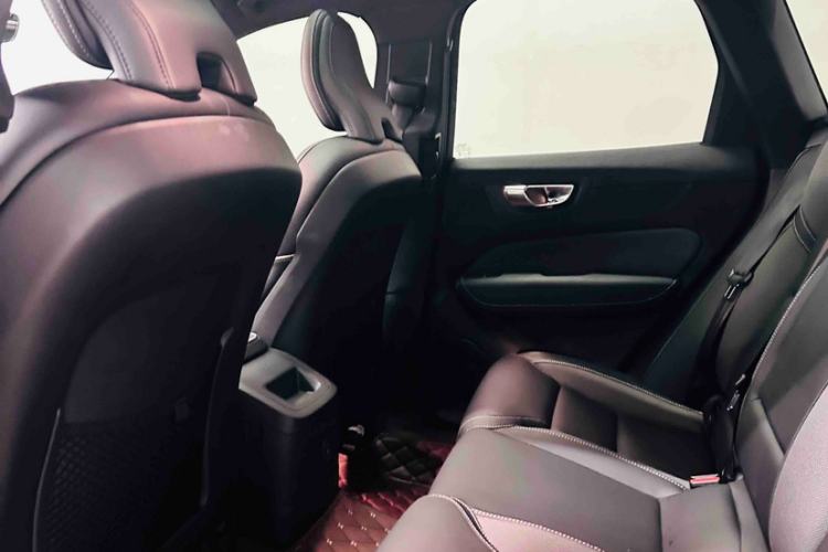 Used Volvo XC60 New Energy 2025 Plug-in Hybrid Long-Range All-Wheel Drive Zhiyuan Extreme Night Black Edition
