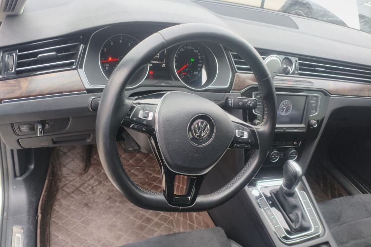 Used Volkswagen Magotan 2017 330TSI DSG Luxury Model
