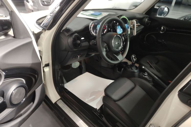 Used  MINI 2022 Updated 1.5T COOPER Classic Edition Five-Door Version
