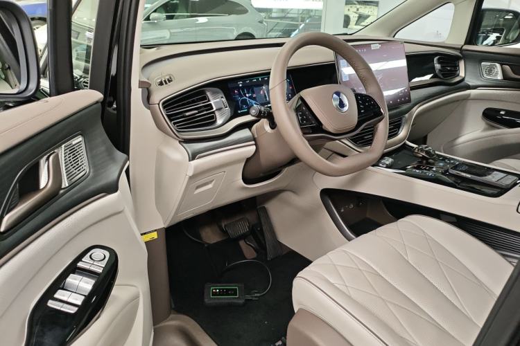 Used Denza D9 2022 DM-i 970 Four-Wheel Drive Flagship Model
