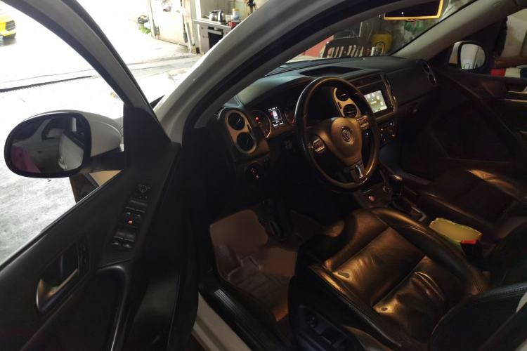 Used Volkswagen Tiguan 2015 2.0 TSI Automatic All-Wheel Drive Luxury Edition
