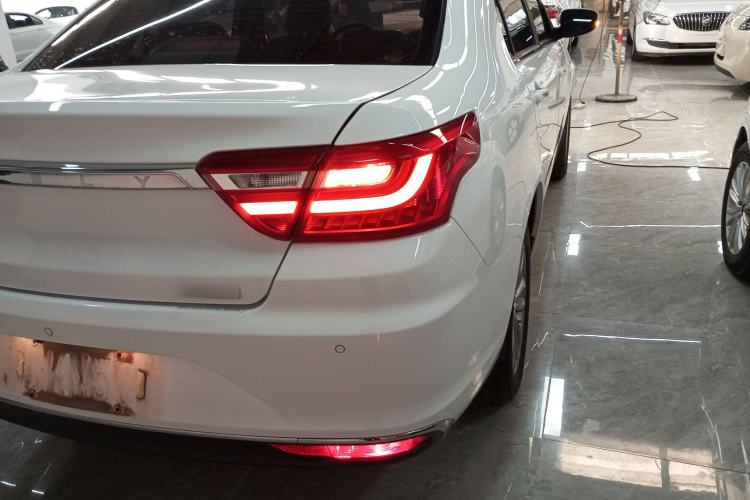 Used Geely Auto Vision 2019 Upgraded Model 1.5L Manual Luxury Version China VI Standard
