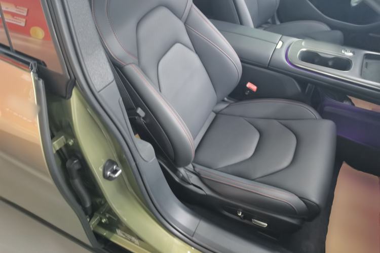 Used  SU7 2024 Rear-Drive Ultra-Long Range Advanced Pro-Level Intelligent Driving Version
