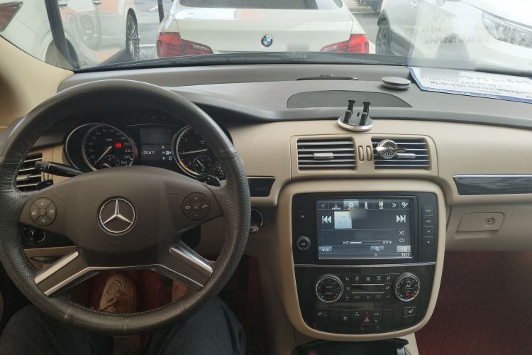 Used Mercedes-Benz R-Class 2017 R 320 4MATIC Business Edition Prestige Model
