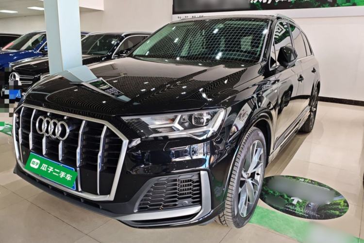 Used Audi Q7 2022 55 TFSI quattro S line Sport model
