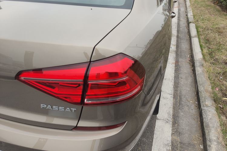 Used Volkswagen Passat 2017 280TSI DSG Luxury Edition
