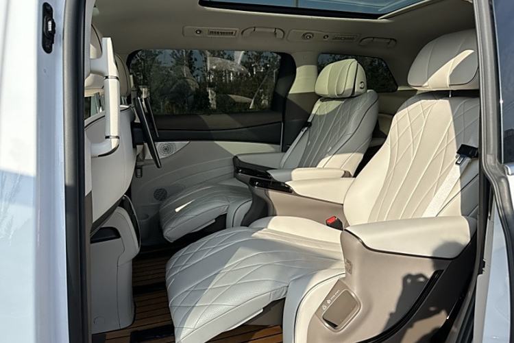 Used Denza D9 2022 DM-i 970 Four-Wheel Drive Prestige Model
