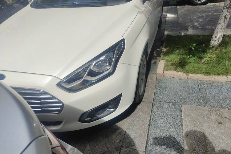 Used Ford Escort 2015 1.5L Manual Fashion Edition
