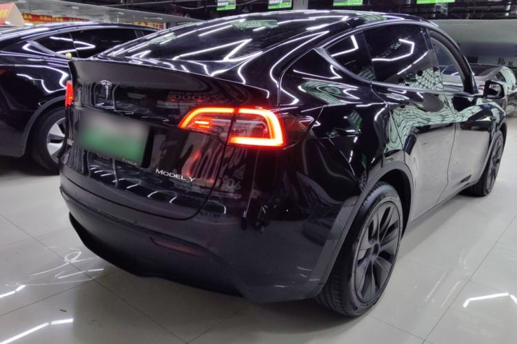 Used Tesla Model Y 2023 Long-Range All-Wheel-Drive Version
