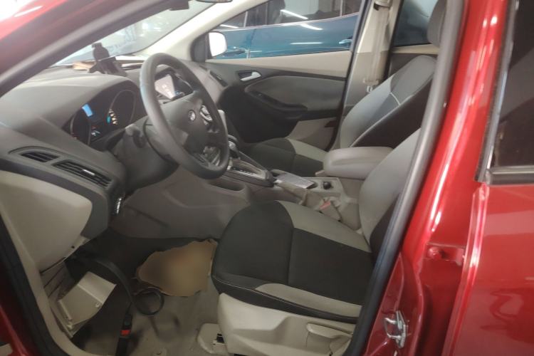 Used Ford Focus 2012 Sedan 1.6L Automatic Comfort Model
