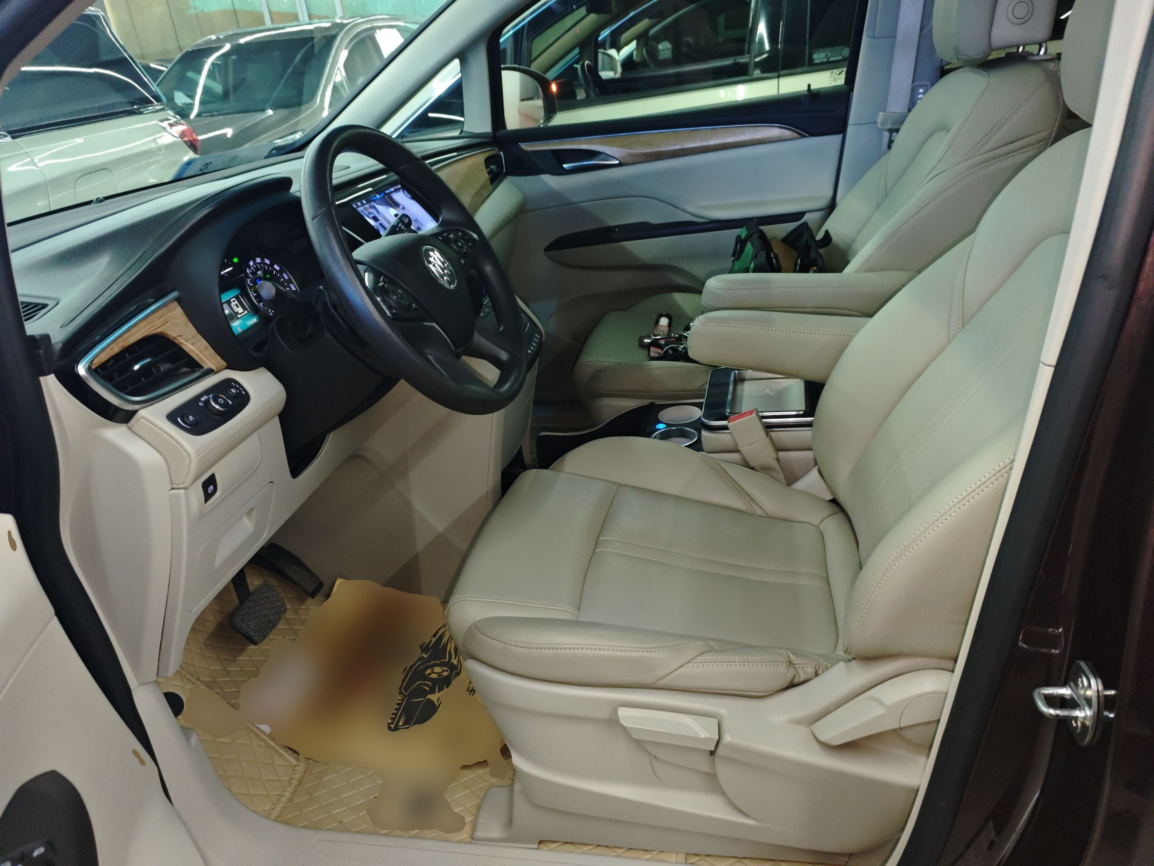 المقاعد الأمامية داخل السيارة