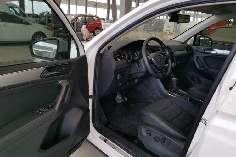 Used Volkswagen Tiguan L 2020 330TSI Automatic Two-Wheel Drive Panoramic Comfort Edition China VI Standard
