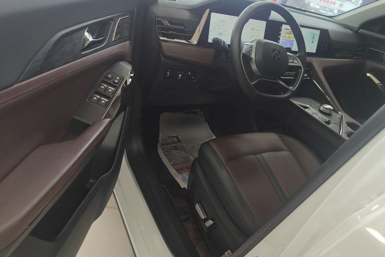 Used SOL X8 PLUS 2023 1.5 TGDI DCT Smart Edition 7-Seater