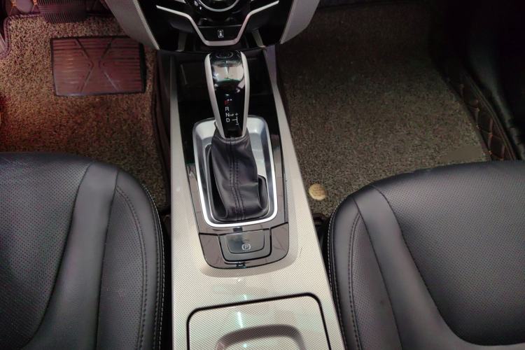 Used Luxgen U6 SUV 2015 1.8T ZhiZun Model
