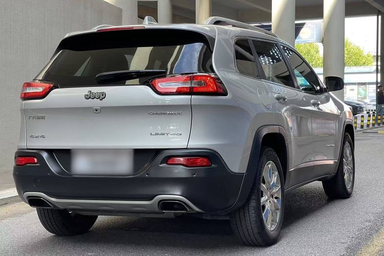 Used  Cherokee 2016 2.4L Superior Edition
