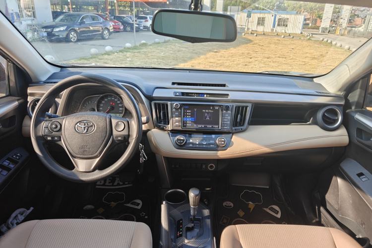 Used Toyota RAV4 2015 2.0L CVT Two-Wheel Drive Fashion Edition