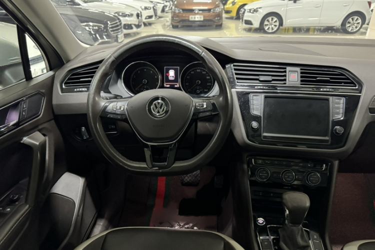 Used Volkswagen Tiguan L 2017 330TSI Automatic Two-Wheel Drive Luxury Edition
