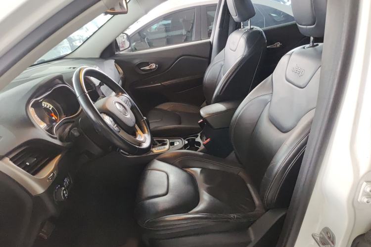 Used  Cherokee 2017 2.0L Superior Edition
