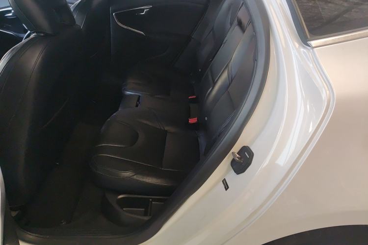 Used Volvo V40 2016 T4 Smart Luxury Edition
