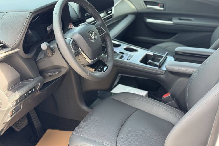 Used Toyota Sienna 2024 2.5L Hybrid Four-Wheel Drive Prestige Edition
