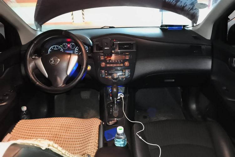 Used Nissan Tiida 2013 1.6L CVT Cool Cafe Edition
