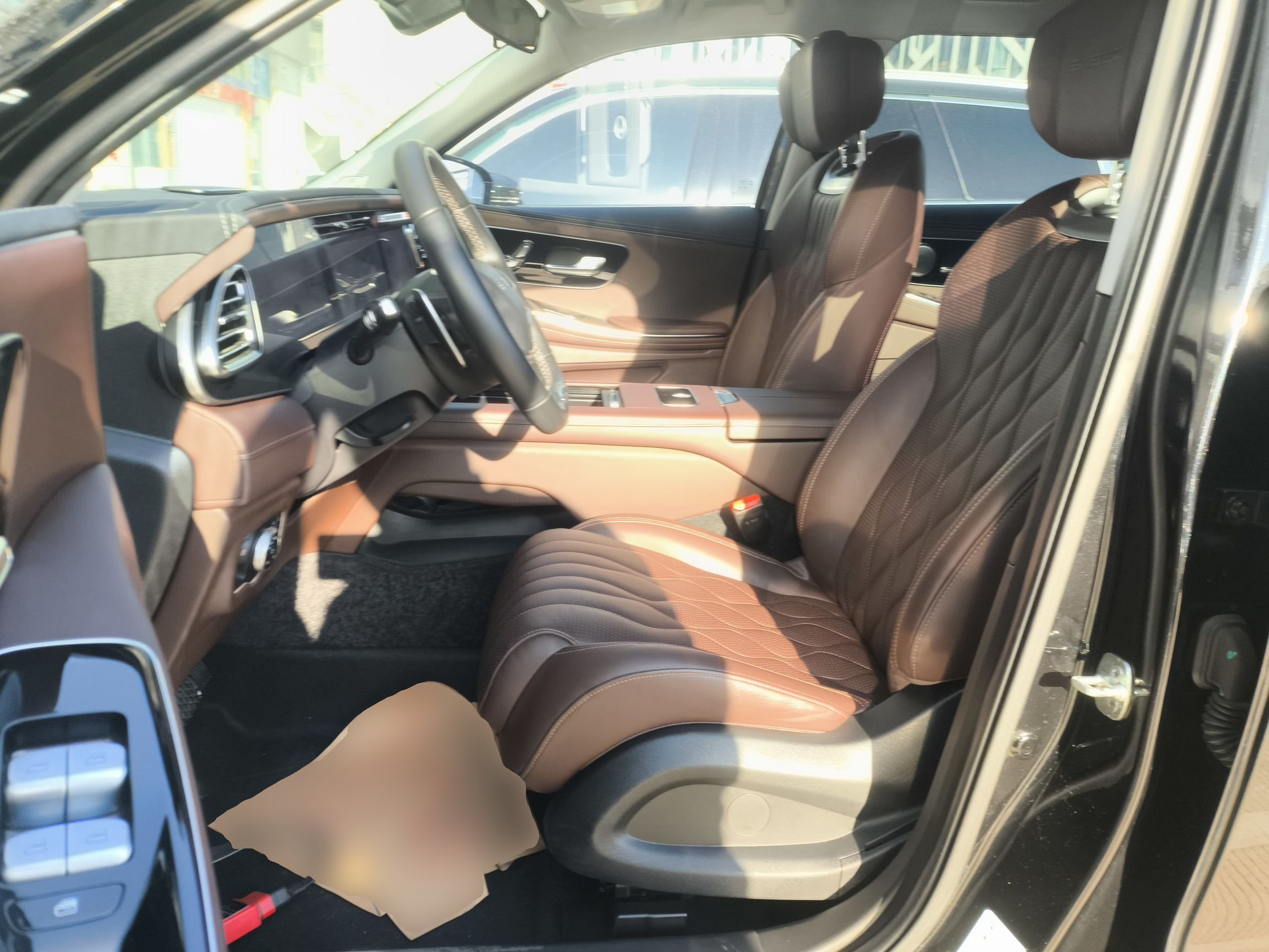 المقاعد الأمامية داخل السيارة