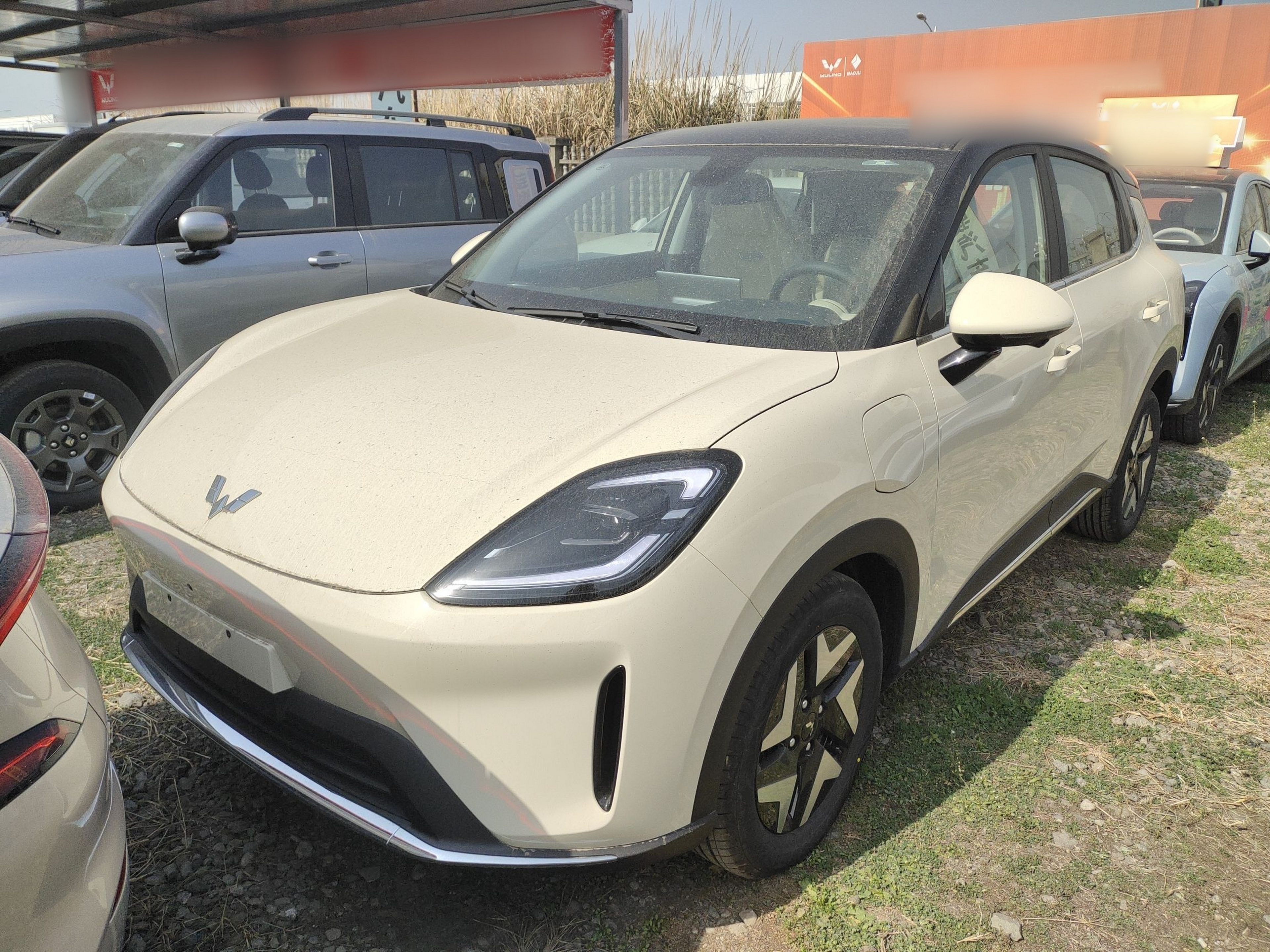 Под передней частью автомобиля