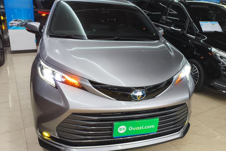 Used Toyota Sienna 2021 2.5L Hybrid Premium Edition
