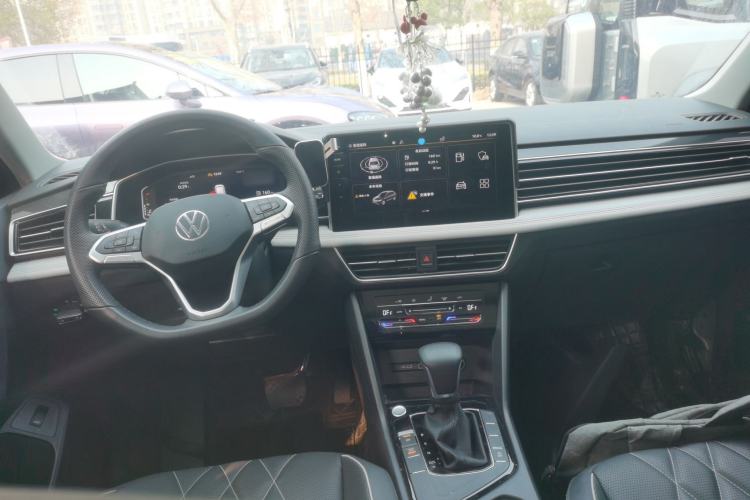 Used Volkswagen Tiguan L 2024 330TSI Automatic Two-Wheel Drive Smart Edition
