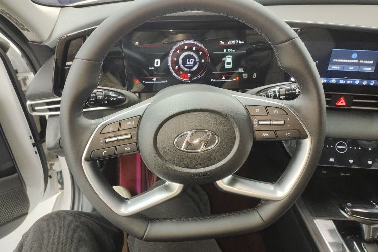 Used Hyundai Elantra 2022 1.5L CVT LUX Prestige Edition