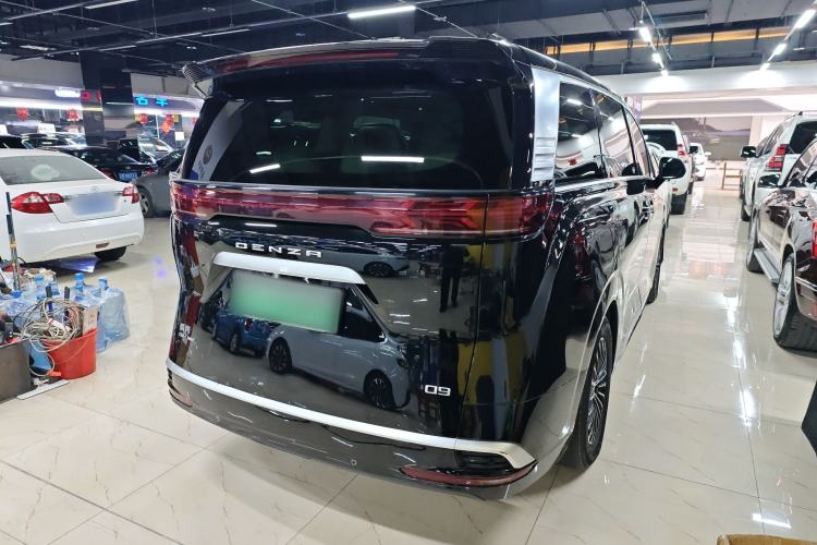 Used Denza D9 2022 DM-i 970 Four-Wheel Drive Prestige Model
