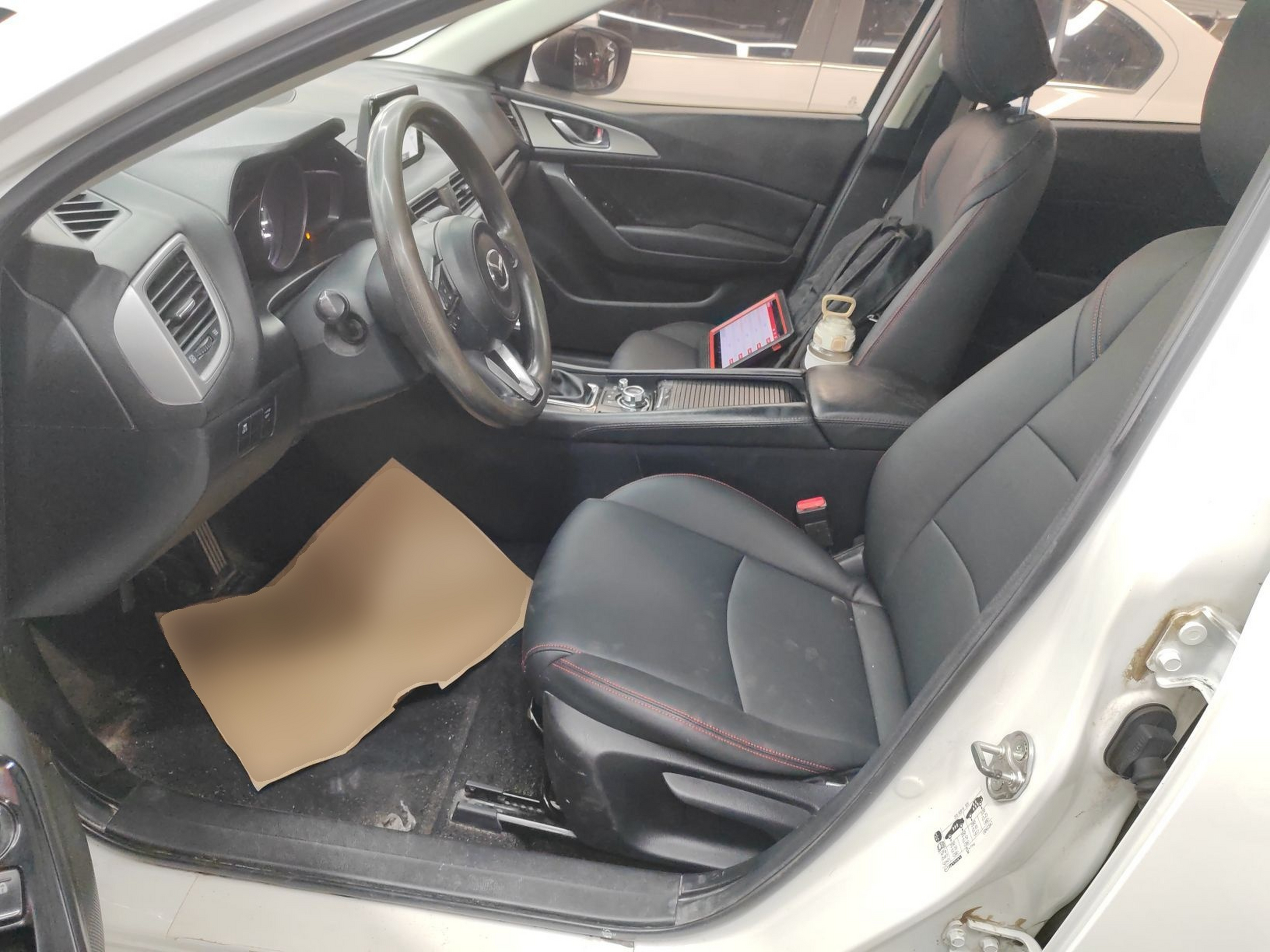 Переднее сиденье в автомобиле