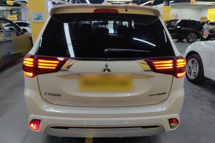 Used Mitsubishi Outlander 2021 Revised Version 2.0L Two-Wheel Drive Comfort Edition 5 Seats
