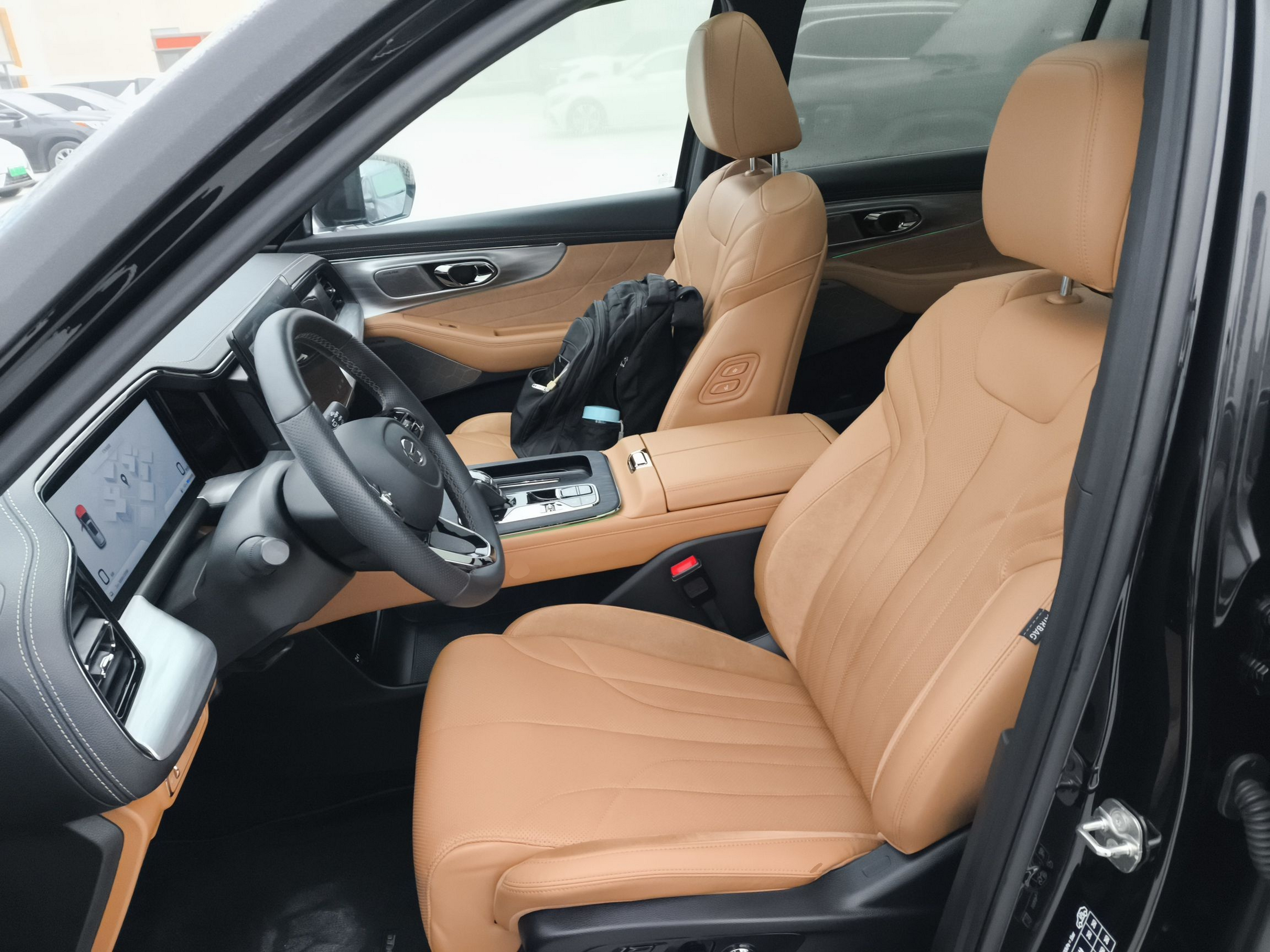 Переднее сиденье в автомобиле