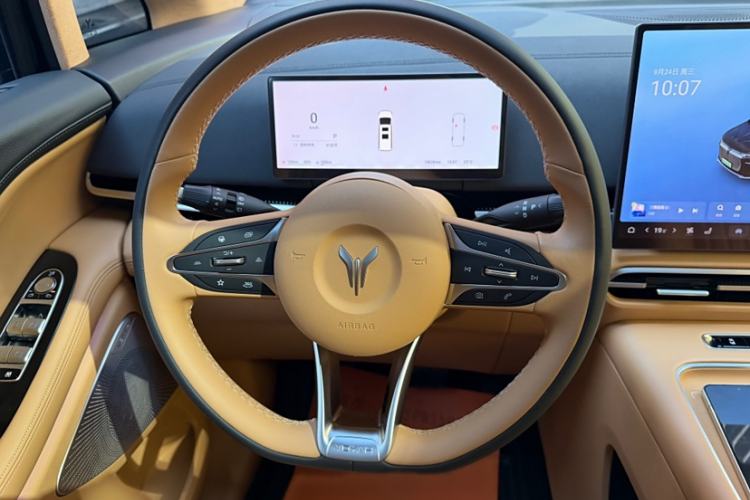 Used VOYAH Dream 2025 PHEV Four-Wheel-Drive Flagship Kunpeng Edition
