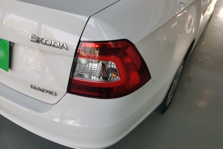 Used Skoda Rapid 2015 1.6L Automatic Smart Selection Model
