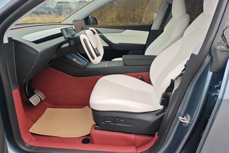 Used Tesla Model Y 2025 Long-Range All-Wheel-Drive Version