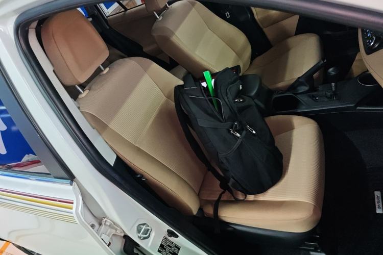 Used Toyota RAV4 2015 2.0L CVT Two-Wheel Drive Fashion Edition
