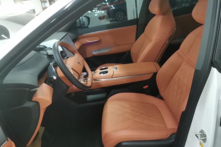 Used  S07 2023 200Max Range-Extended Version
