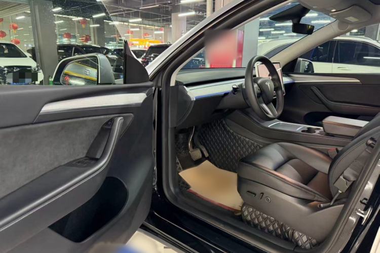 Used Tesla Model Y 2023 Rear-Wheel-Drive Version
