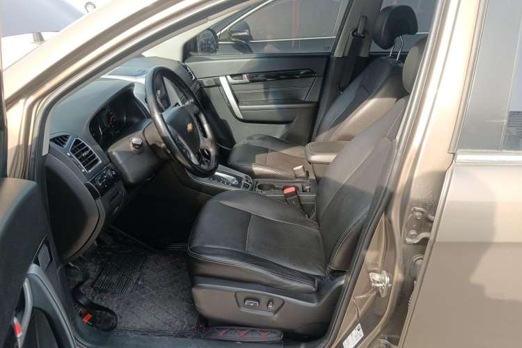 Used Chevrolet Captiva 2017 2.4L 4x4 Flagship Edition 7-Seater
