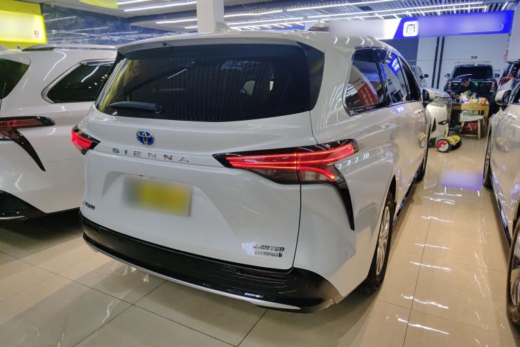 Used Toyota Sienna 2021 2.5L Hybrid Premium Edition
