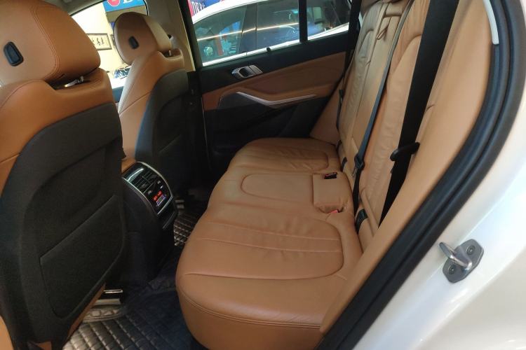 Used BMW X5 2019 xDrive40i Standard 19-inch wheels U.S. specification
