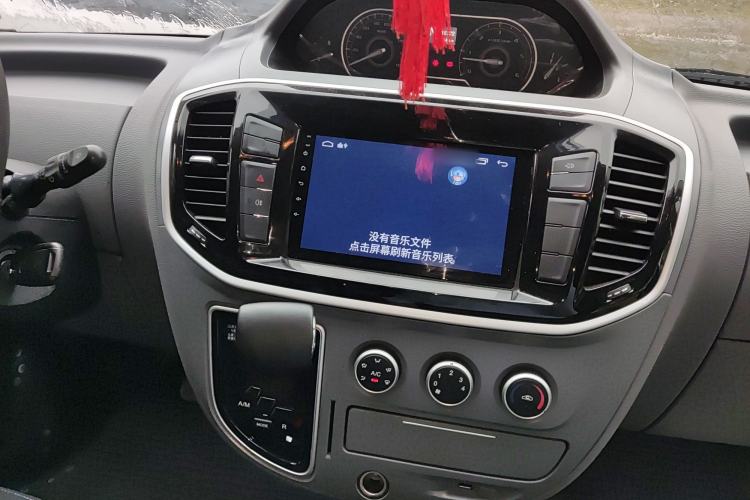 Used SAIC MAXUS Xintu V80 2023 2.0T AMT Classic Aoyuntong Short Wheelbase Mid-Roof 5/6-Seater
