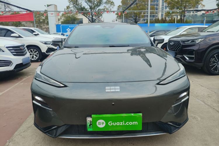 Used  E8 2024 550 km Range Rear-Wheel-Drive PRO