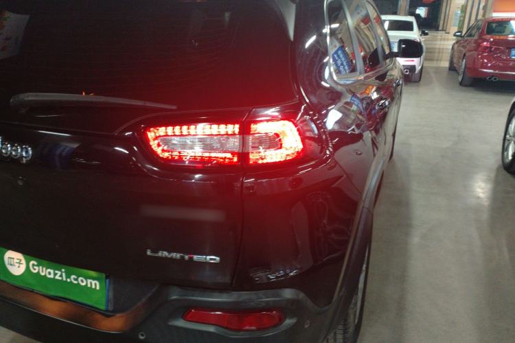 Used  Cherokee 2016 2.4L Superior Edition