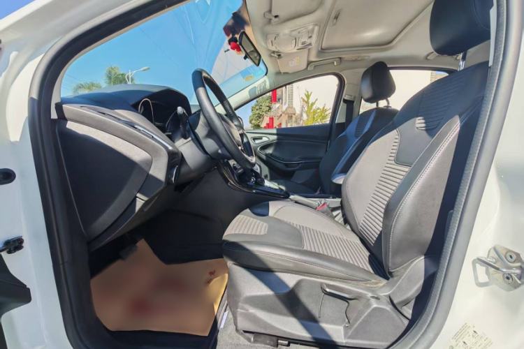 Used Ford Focus 2018 Hatchback Classic 1.6L Automatic Trendy SmartDrive Edition
