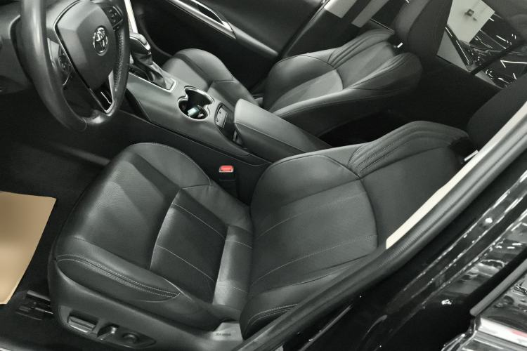 Used Toyota Harrier 2022 2.0L CVT Two-Wheel Drive Deluxe Edition