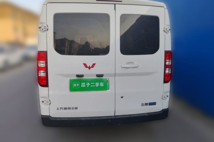 Used Wuling Yangguang 2024 300km Comfort-Grade Passenger Van 60kW

